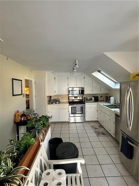 20 Annandale Rd in Newport, RI - Foto de edificio - Building Photo