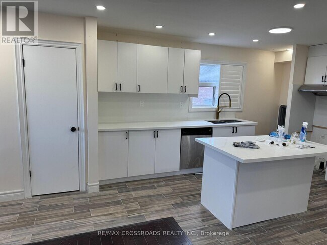 78 Portsdown Rd in Toronto, ON - Building Photo - Building Photo