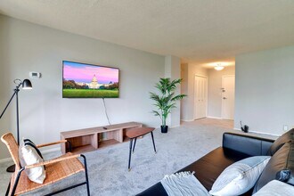 2111 Richmond Hwy in Arlington, VA - Building Photo - Building Photo