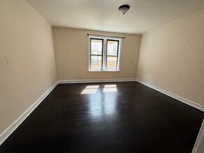 1026 E Hyde Park Blvd in Chicago, IL - Building Photo - Building Photo