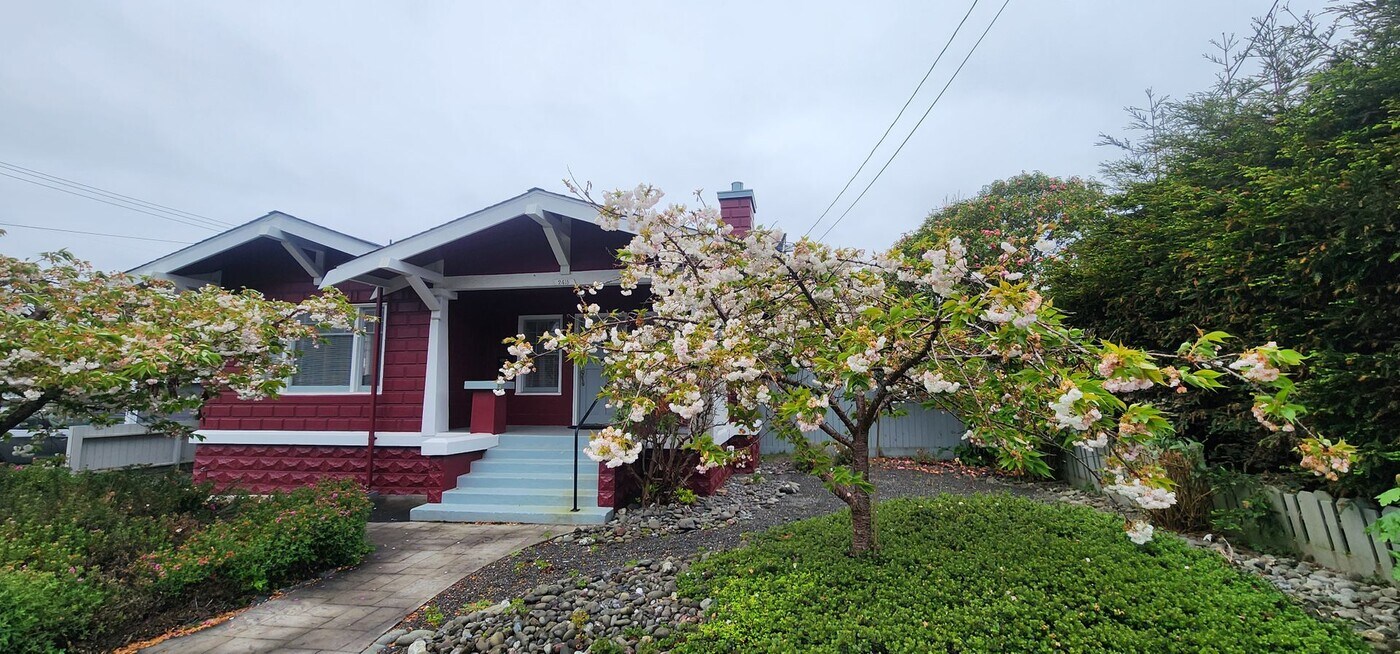 2415 J St in Eureka, CA - Building Photo