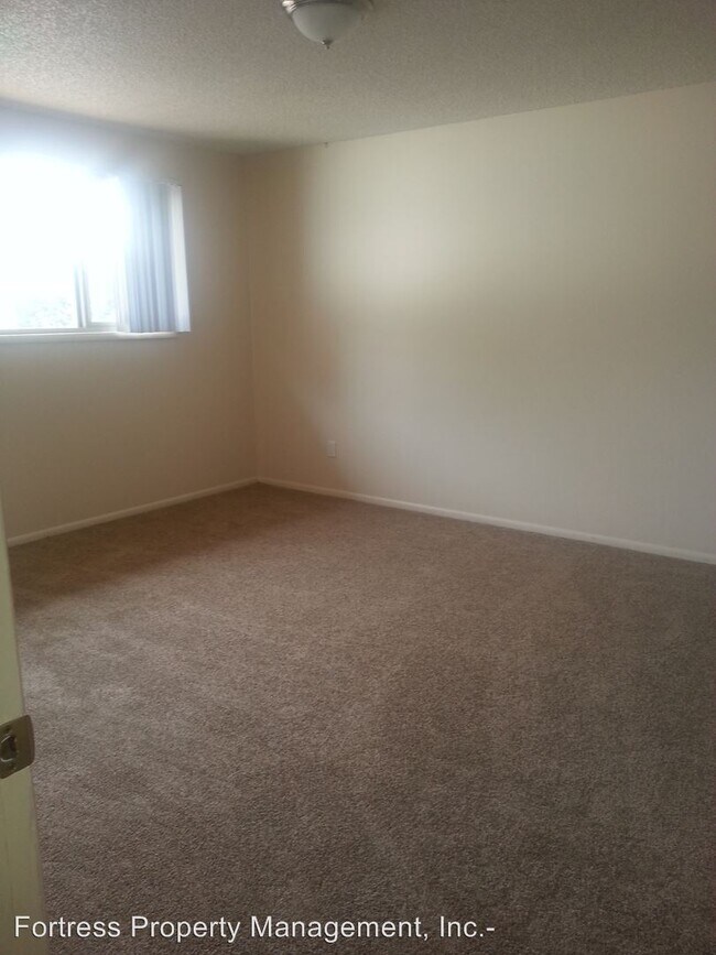 10615 NE Weidler St in Portland, OR - Building Photo - Building Photo