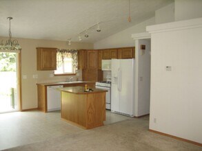 9049 Torrey Ln in Hayden, ID - Building Photo - Building Photo