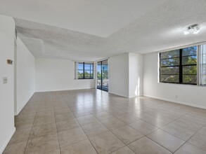 3900 N Hills Dr, Unit 404 in Hollywood, FL - Building Photo - Building Photo