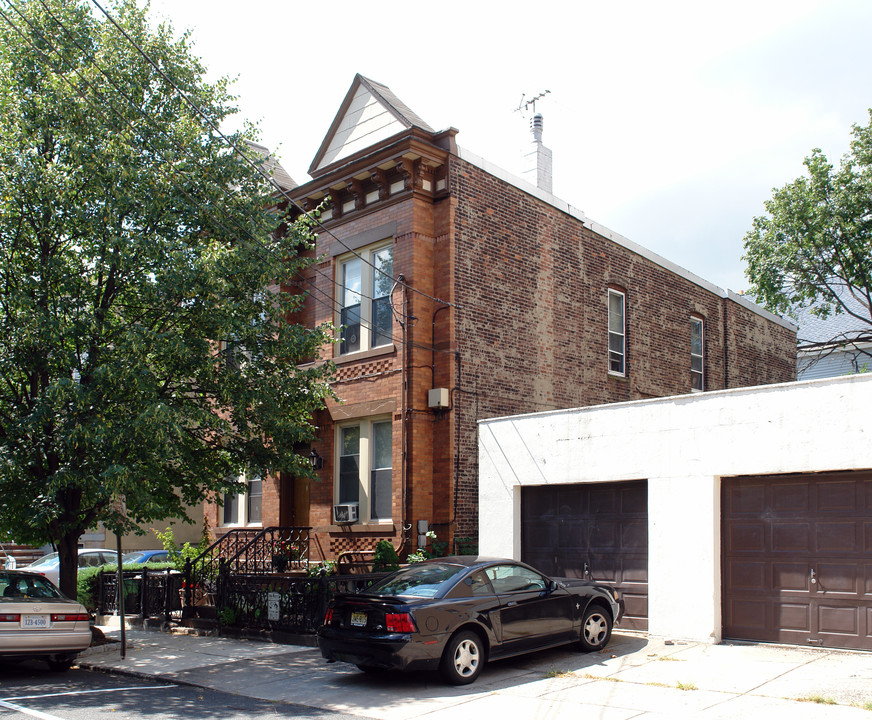 115 Maple St in Weehawken, NJ - Building Photo