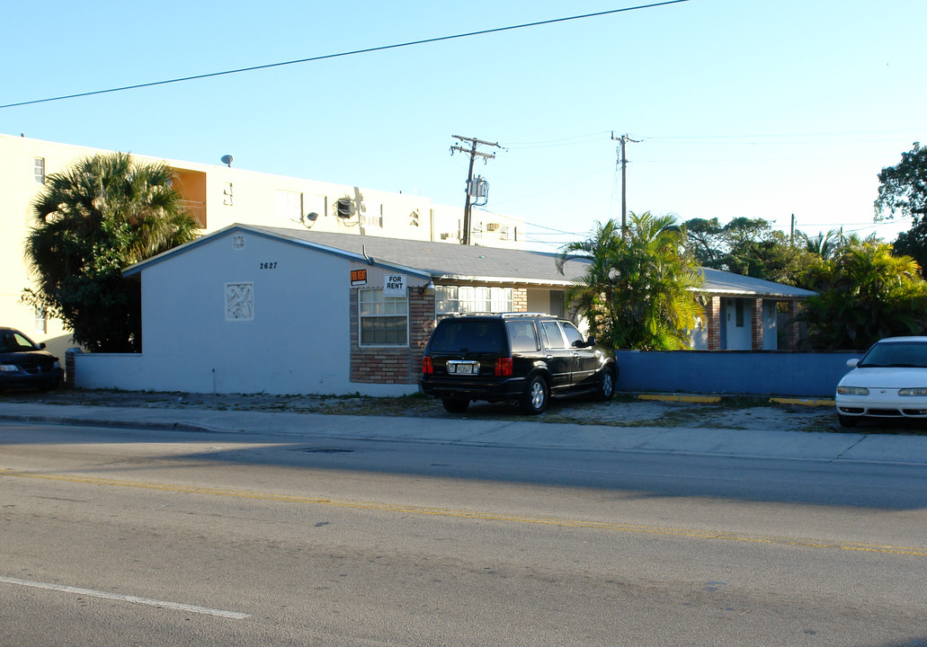 2627 Palm Ave in Hialeah, FL - Building Photo