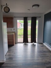 1012 Hartford Ln in Elgin, OR - Building Photo - Building Photo