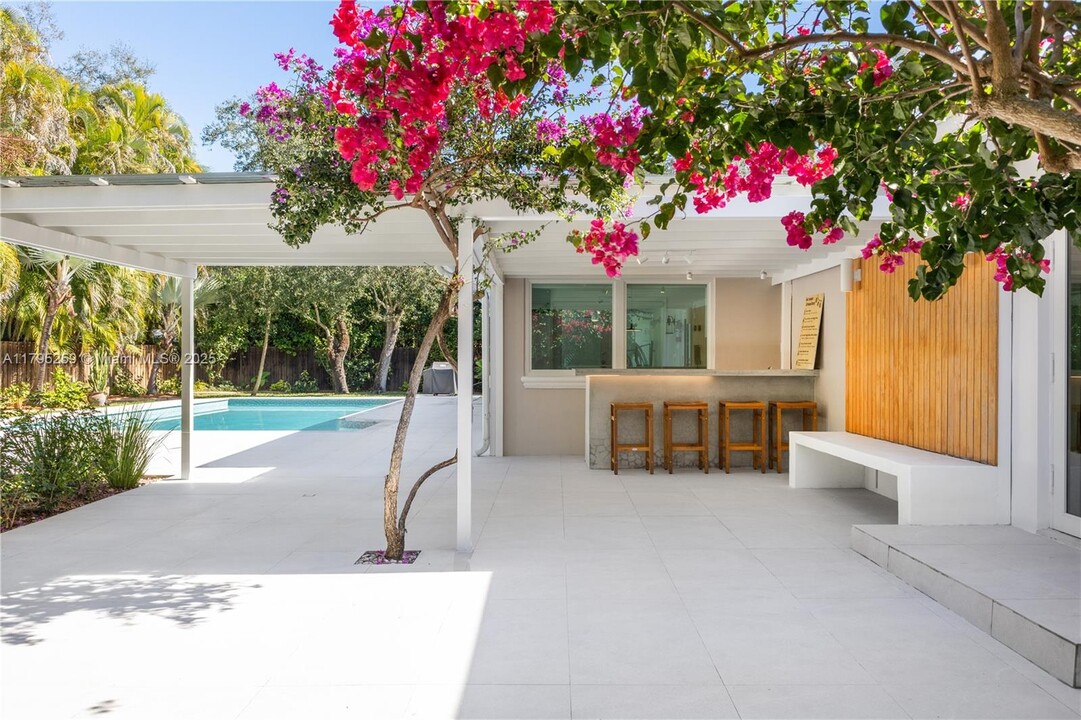 8295 SW 116th St in Miami, FL - Building Photo