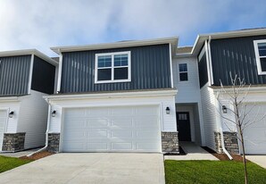 2569 SE Hawkins Ave in West Des Moines, IA - Building Photo