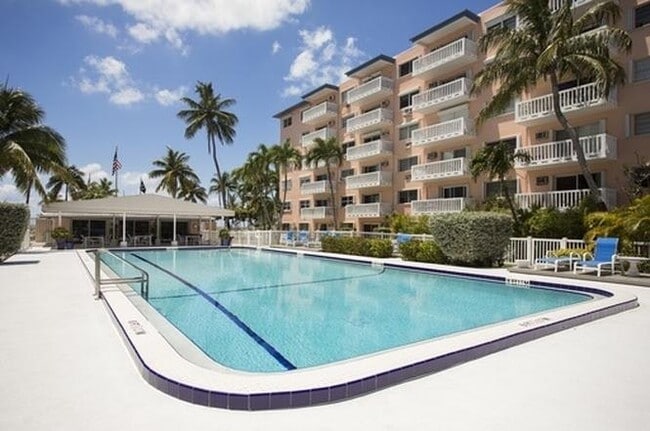 2601 S Roosevelt Blvd