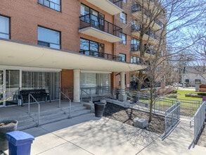 Ridout Towers in London, ON - Building Photo - Building Photo