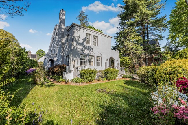 property at 158 Old Mamaroneck Rd
