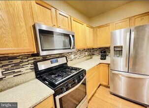 43068 Francis Square in Chantilly, VA - Building Photo - Building Photo