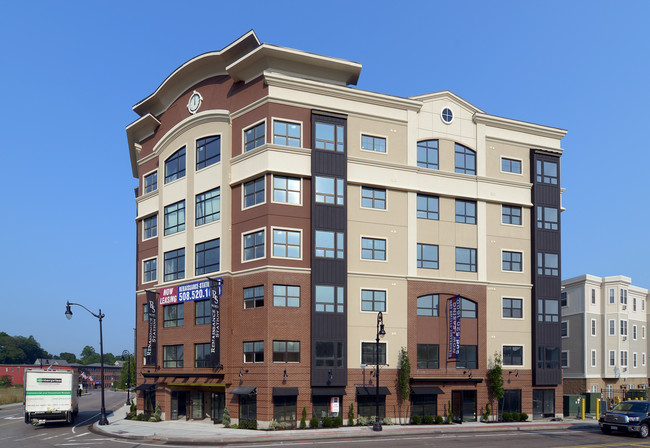 Renaissance Station Attleboro in Attleboro, MA - Foto de edificio - Building Photo