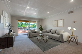 5999 Rancho Mission Rd, Unit 201 in San Diego, CA - Foto de edificio - Building Photo
