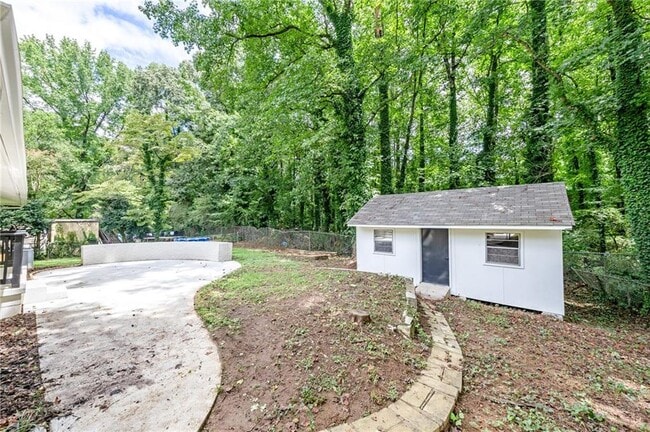 929 Creekdale Dr in Clarkston, GA - Building Photo - Building Photo