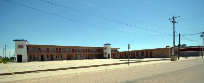 1502 E Fulton St in Garden City, KS - Building Photo
