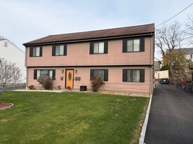 3 Bergh St, Unit 3 in Danbury, CT - Building Photo