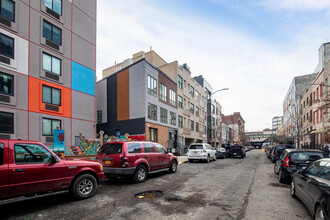 28 Fayette St in Brooklyn, NY - Foto de edificio - Building Photo