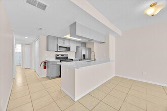 2035 Royal Bay Blvd in Kissimmee, FL - Building Photo - Building Photo