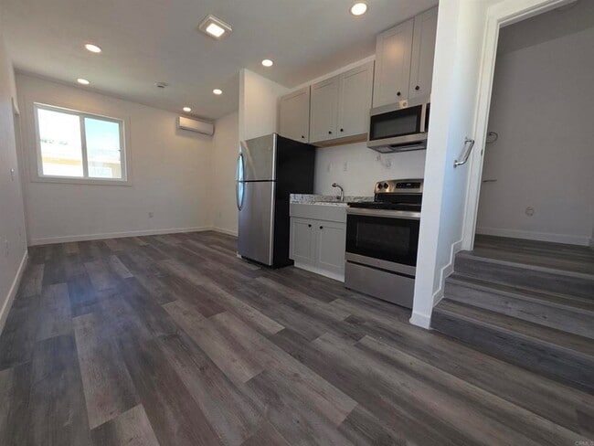 1819 Oakshire Ct in San Diego, CA - Foto de edificio - Building Photo