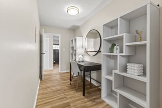 1209 Fall Creek Pkwy E Dr in Indianapolis, IN - Foto de edificio - Building Photo