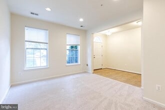 1308 Ray Ln in Glen Burnie, MD - Foto de edificio - Building Photo