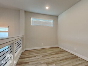 8851 Oakland Rd in San Antonio, TX - Foto de edificio - Building Photo