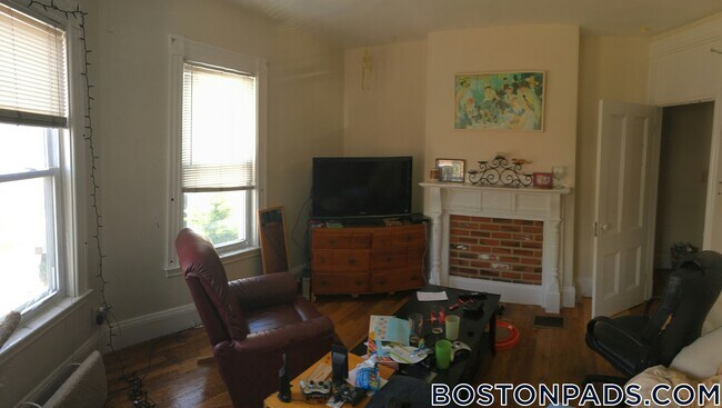 256 Summer St, Unit 2 in Somerville, MA - Foto de edificio - Building Photo