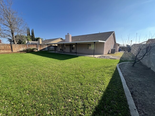 12012 Jenlee Ave in Bakersfield, CA - Building Photo - Building Photo