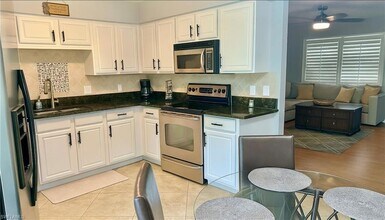 633 Palm View Dr, Unit 4 in Naples, FL - Building Photo - Building Photo