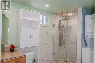 6708 O'Neil St in Niagara Falls, ON - Building Photo