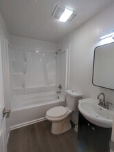 1614 Cellars Ave, Unit Renovated Duplex in Vancouver, WA - Building Photo - Building Photo