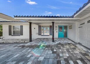 6515 Santiago Ct in Apollo Beach, FL - Building Photo - Building Photo