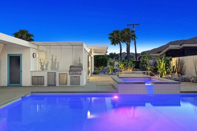3133 N Sunnyview Dr in Palm Springs, CA - Building Photo - Building Photo