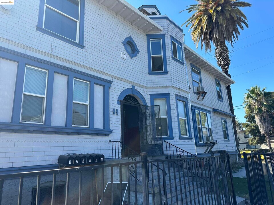 44 Acacia St in Stockton, CA - Building Photo