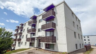 1612 Apartments in Calgary, AB - Building Photo