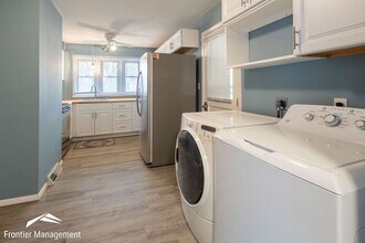 1112 Woodland St in Manhattan, KS - Building Photo - Building Photo