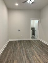 658 N 52nd St, Unit 1R in Philadelphia, PA - Building Photo
