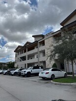 7915 NW 104th Ave in Doral, FL - Building Photo