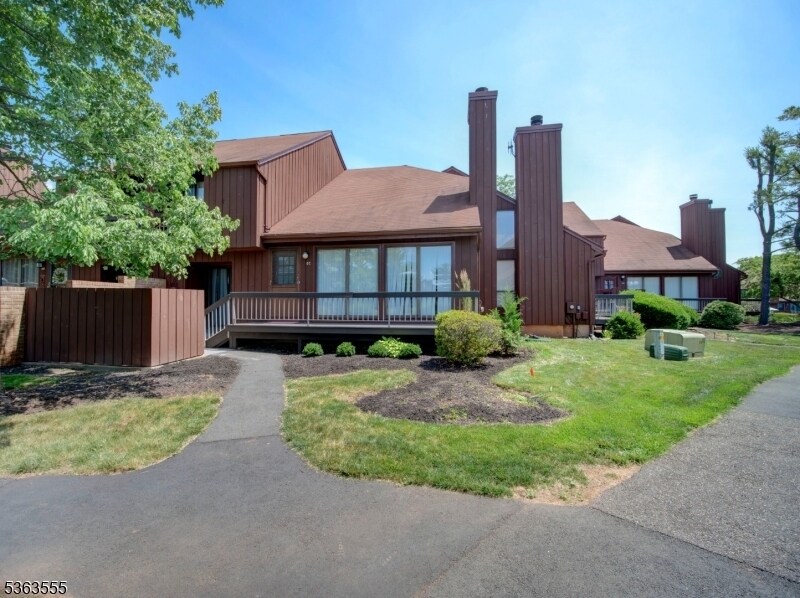 51 Taurus Dr in Hillsborough, NJ - Building Photo