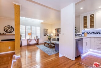 514 S Barrington Ave in Los Angeles, CA - Building Photo - Building Photo