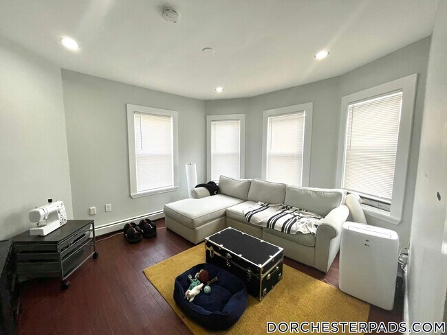 44 Fenton St