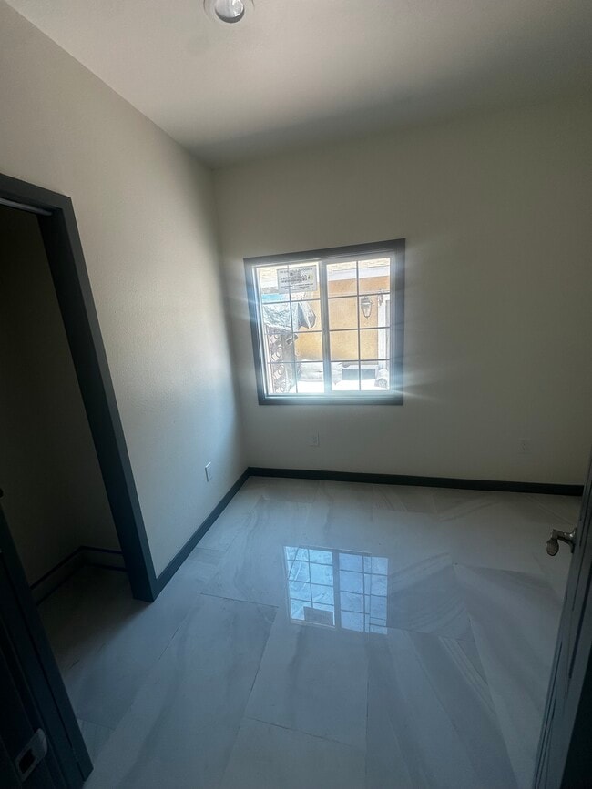 2304 W Cubbon St in Santa Ana, CA - Building Photo - Building Photo