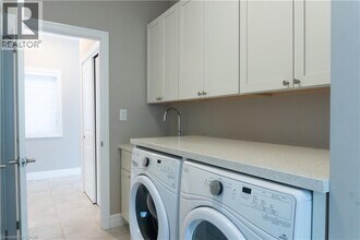 59 Pondcliffe Dr in Kitchener, ON - Building Photo - Building Photo