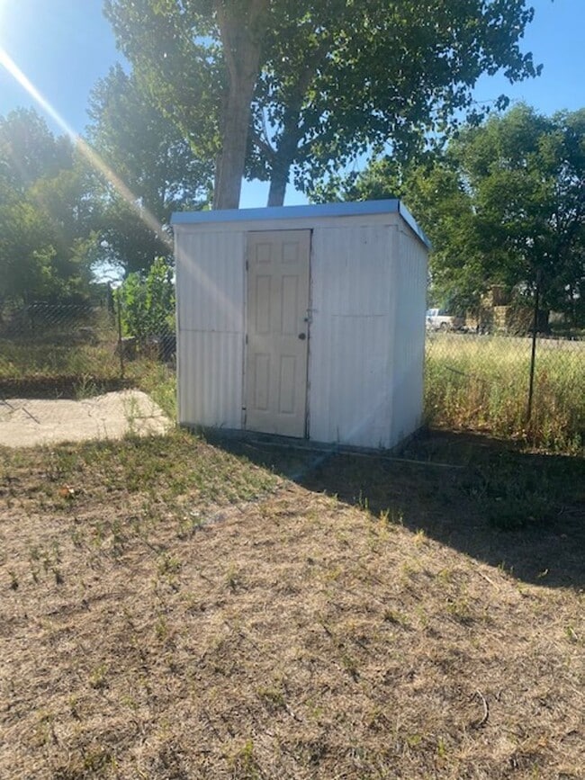 85 N 300 E in Myton, UT - Building Photo - Building Photo