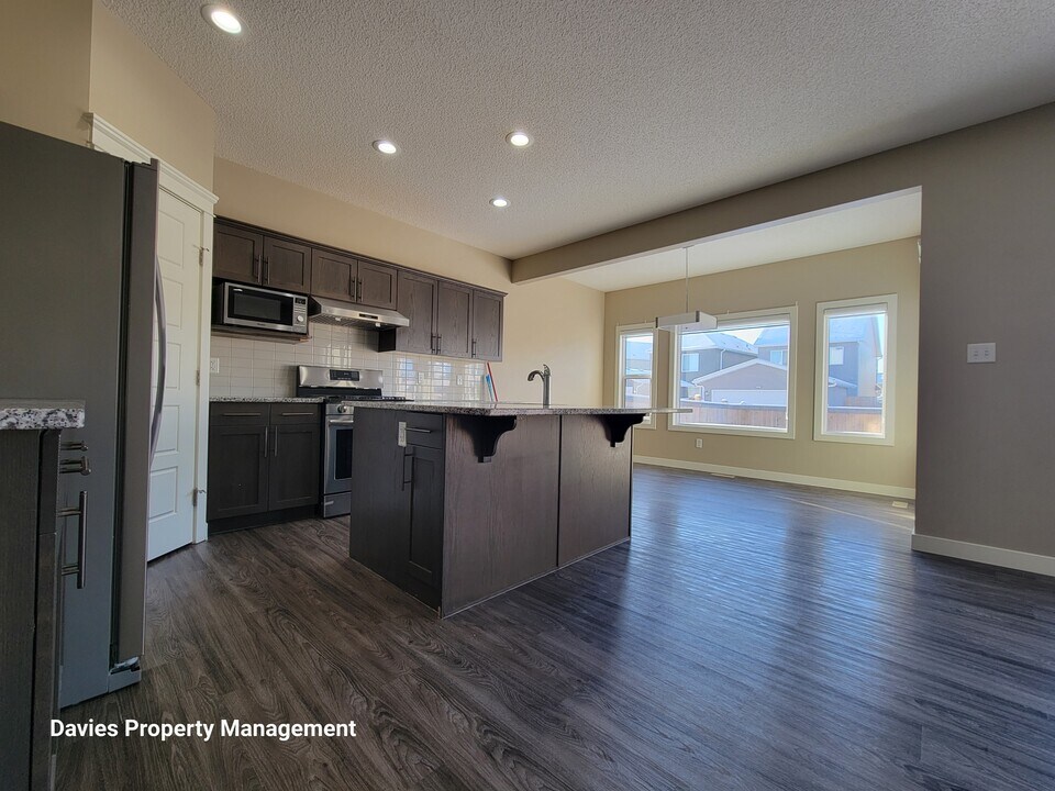 4519 Saly Pl S W in Edmonton, AB - Building Photo