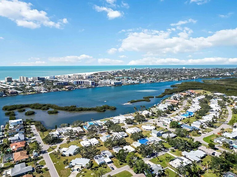 5912 Driftwood Ave in Sarasota, FL - Building Photo