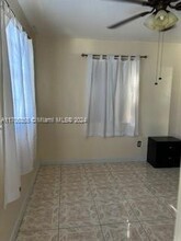10215 SW 212th St in Cutler Bay, FL - Foto de edificio - Building Photo