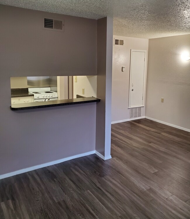 Pecan Hill Apartments in San Antonio, TX - Building Photo - Building Photo